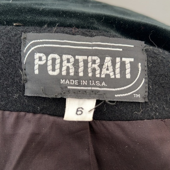 ***VINTAGE*** 90s CLASSIC! Velvet lined hood wool coat with gorgeous detailing - Picture 8 of 11